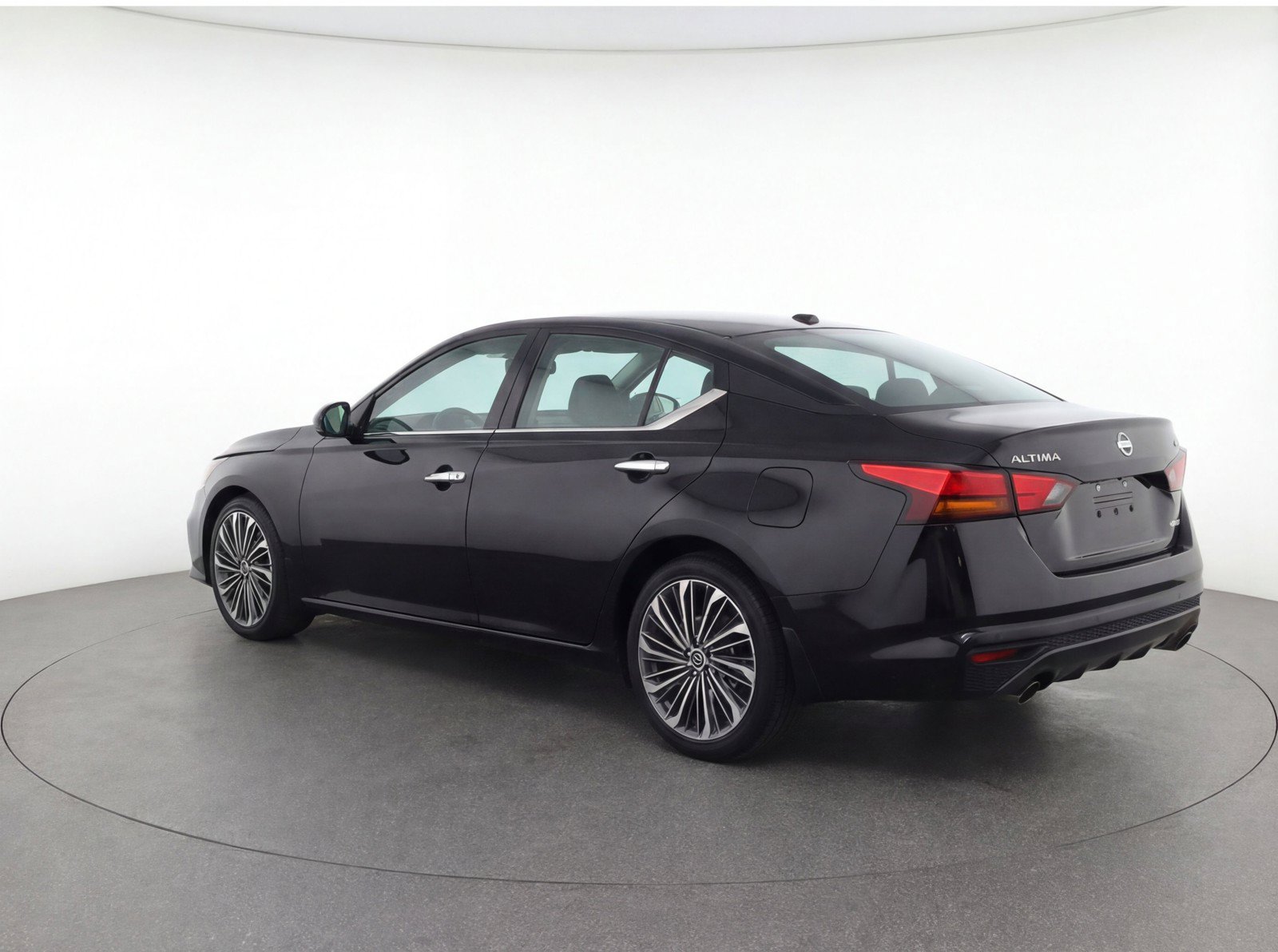 Used 2024 Nissan Altima 2.5 SL AWD/4WD image 6
