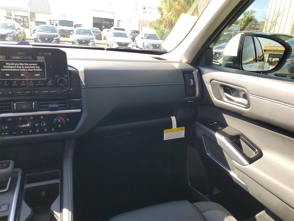 New 2025 Nissan Pathfinder SL image 10