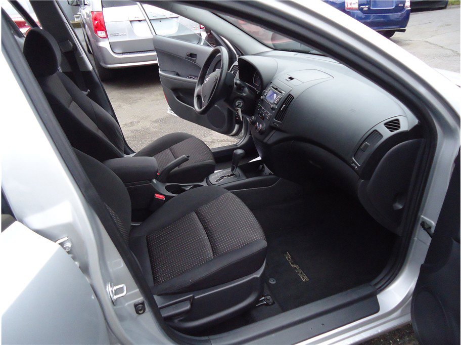 Used 2010 Hyundai Elantra GLS image 15