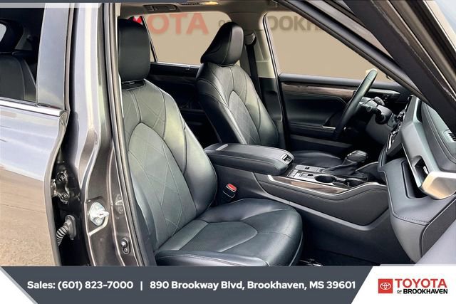 Used 2022 Toyota Highlander Platinum image 6
