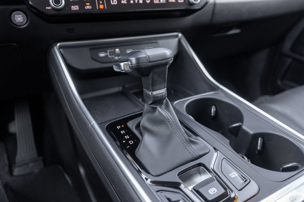 Used 2025 Kia Carnival SX w/ SX Dark Edition Package FWD image 28