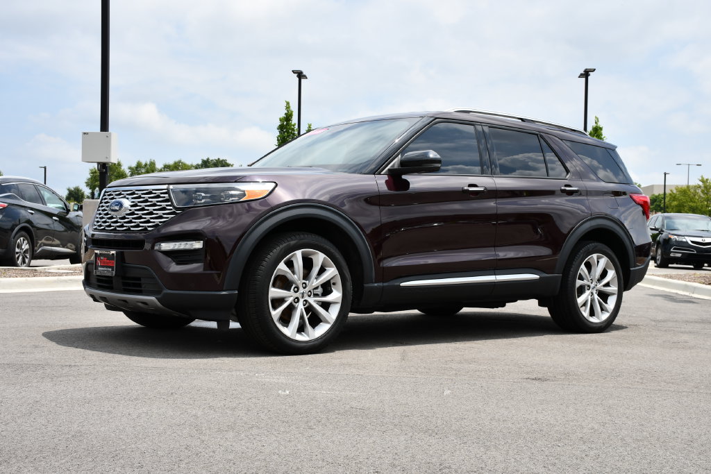 Used 2023 Ford Explorer Platinum w/ Technology Package AWD/4WD image 3
