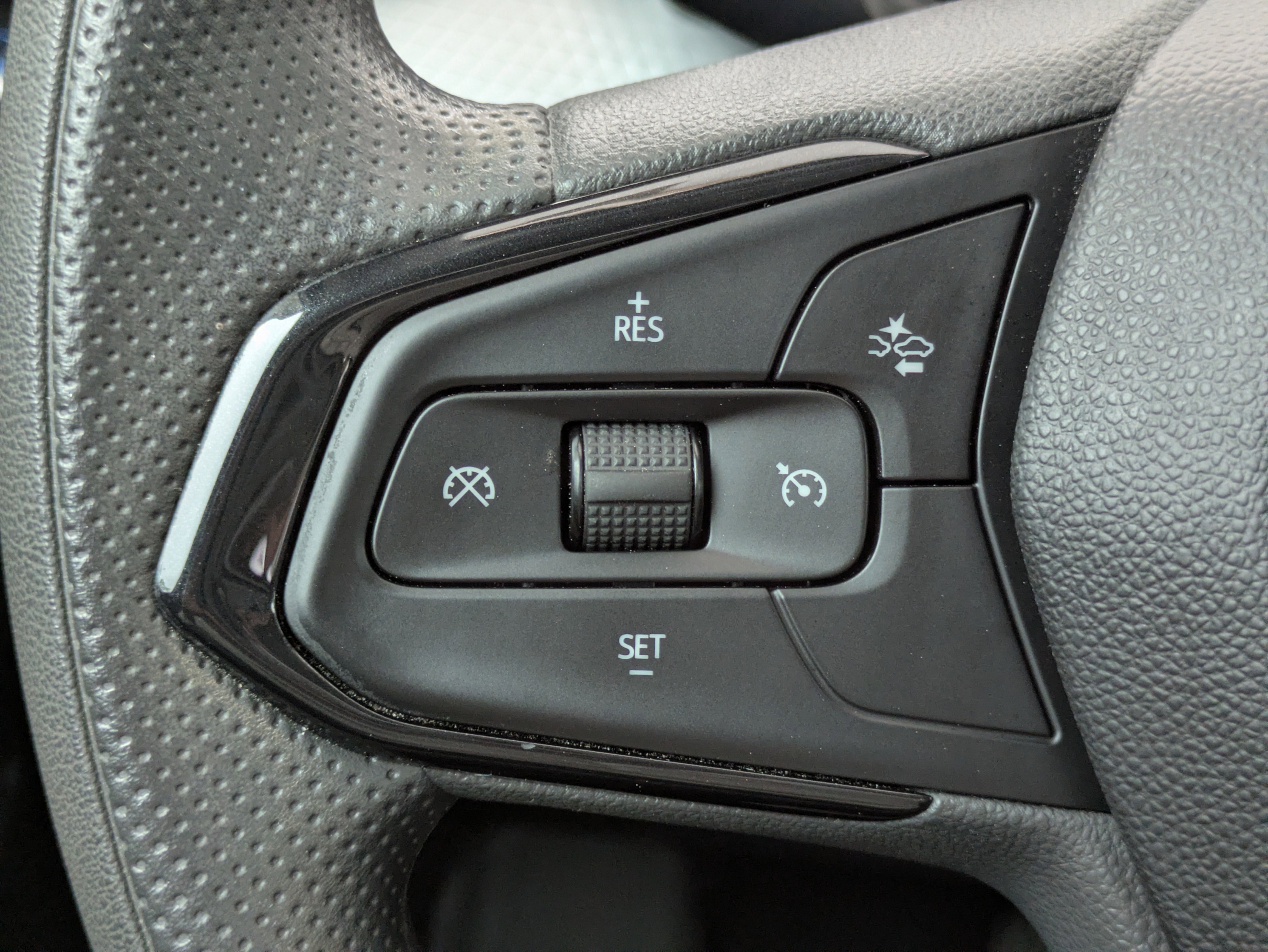 Used 2025 Chevrolet Trax LS FWD image 15