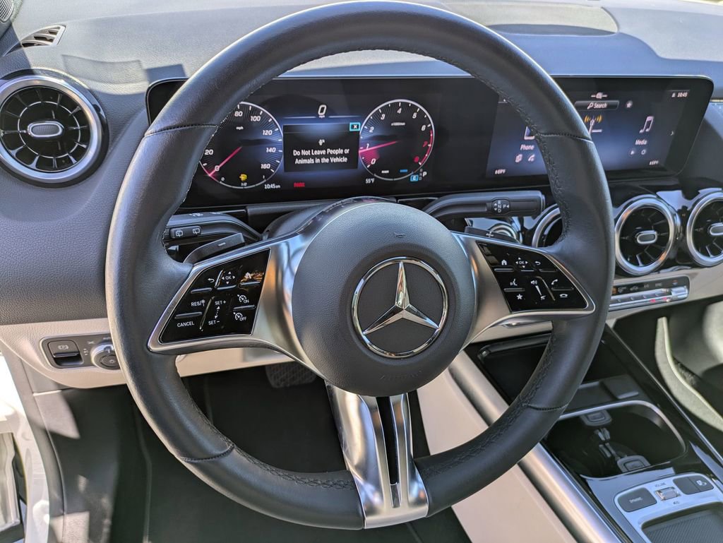 Used 2025 Mercedes-Benz GLA 250 4MATIC image 17