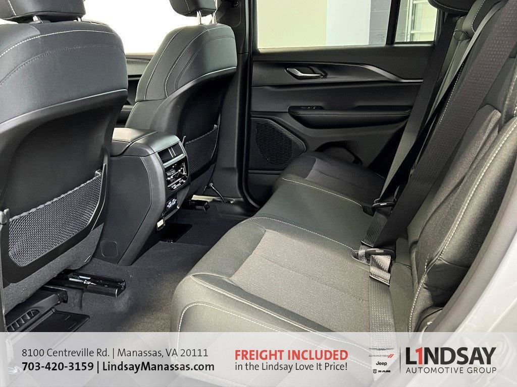 New 2025 Jeep Grand Cherokee Laredo w/ Luxury Tech Group I image 17