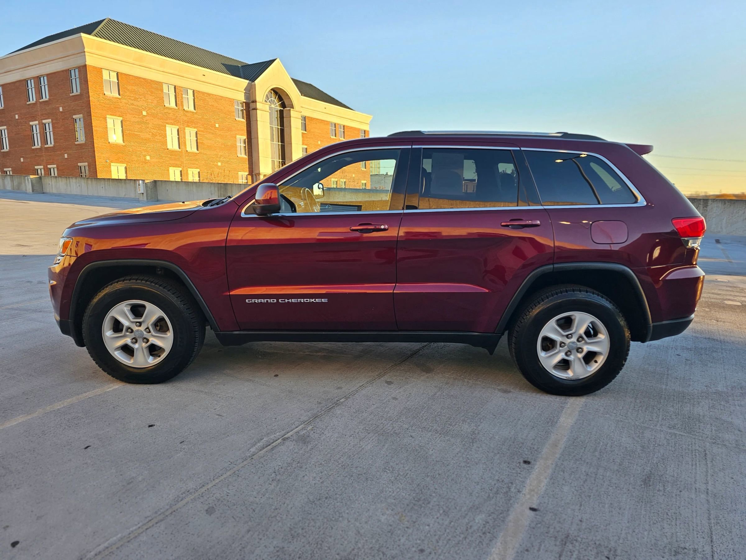 Used 2016 Jeep Grand Cherokee Laredo w/ Quick Order Package 23E image 9