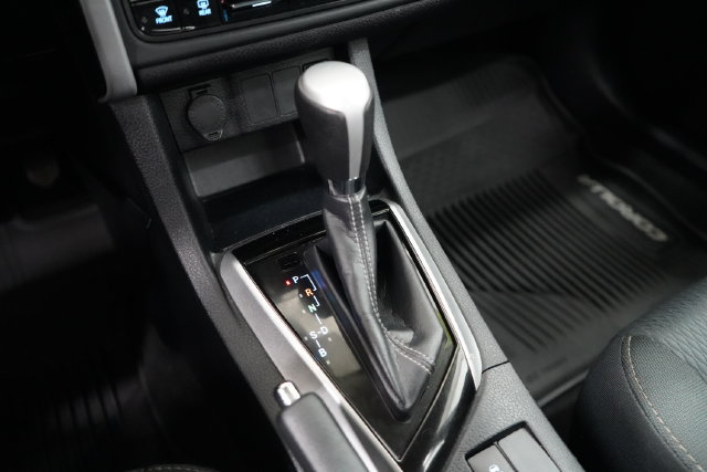 Used 2018 Toyota Corolla LE FWD image 30