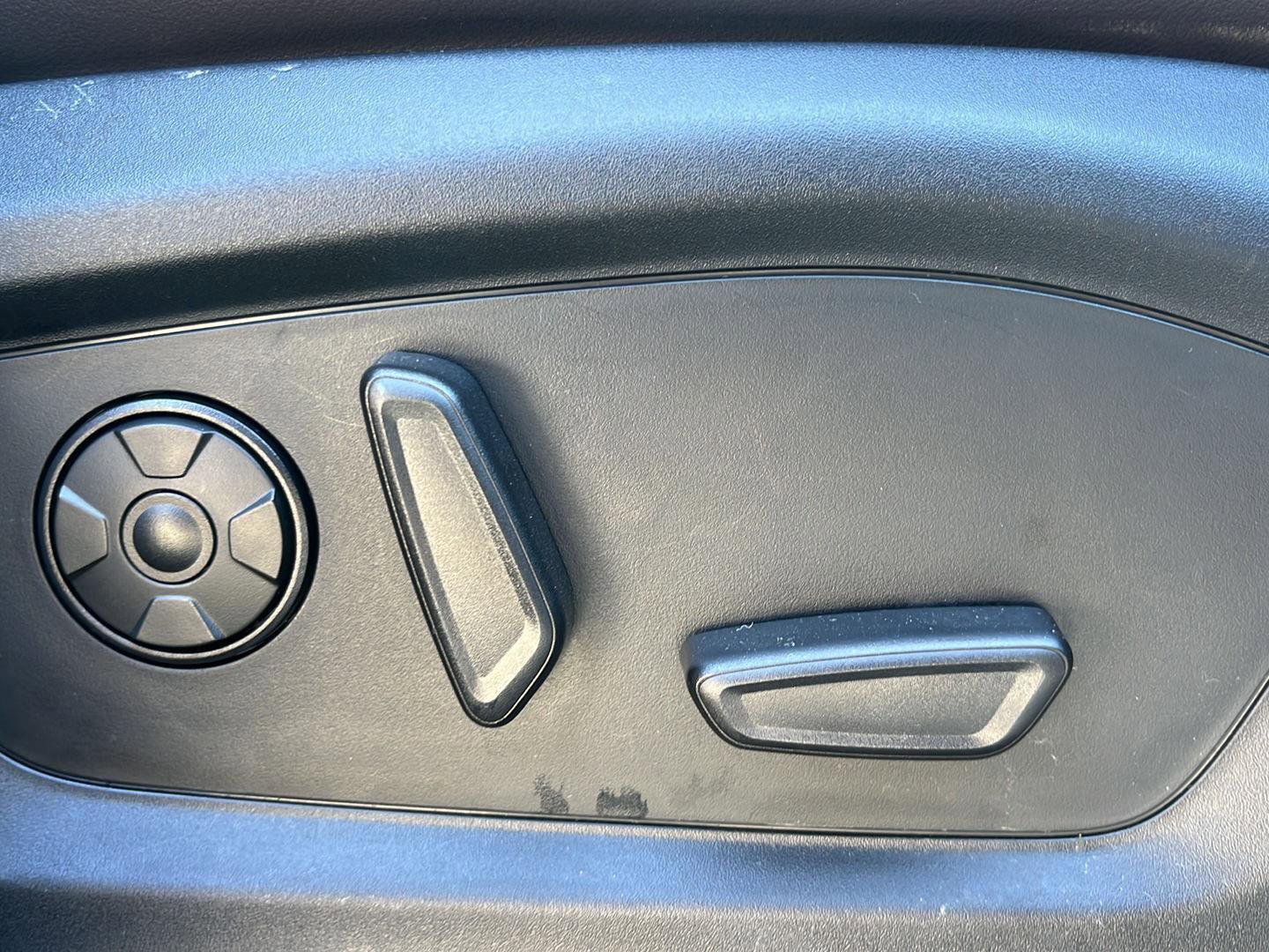 Used 2025 Ford Explorer Platinum image 30