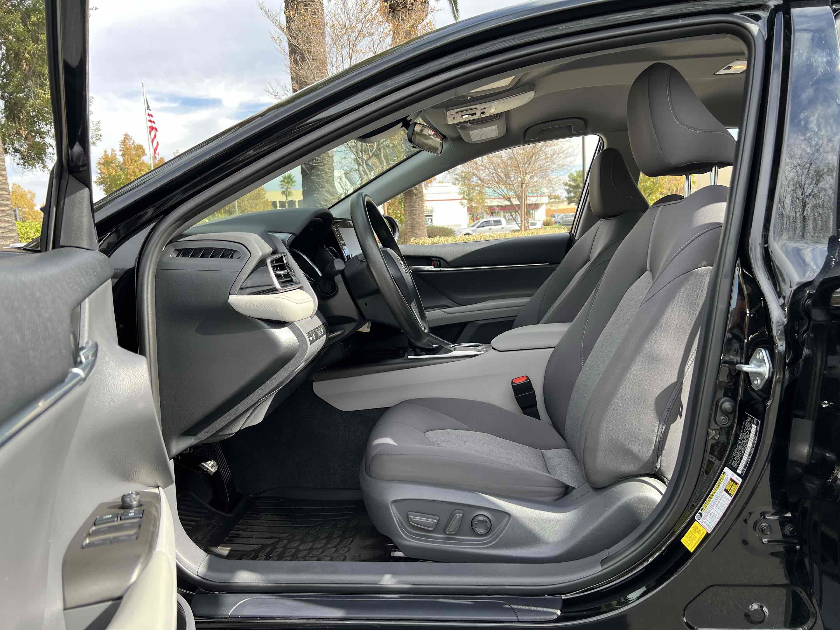 Used 2021 Toyota Camry LE image 26