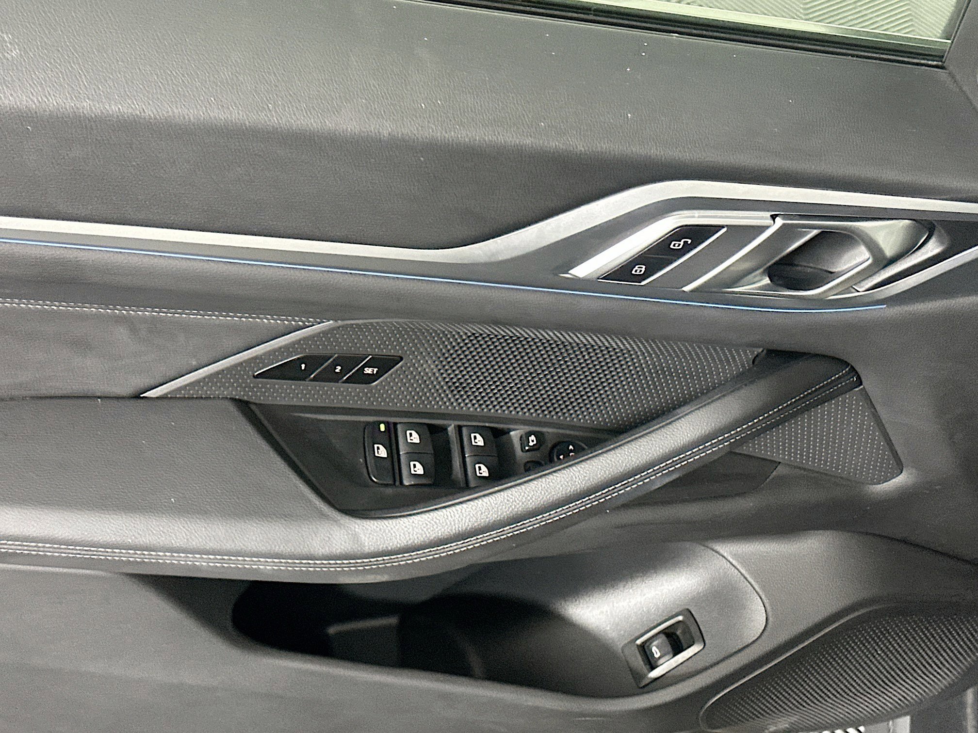 Used 2025 BMW i4 eDrive40 image 15