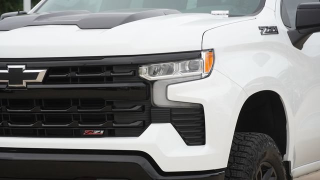 Used 2026 Chevrolet Silverado 1500 LT Trail Boss w/ LPO, Dark Essentials Package AWD/4WD image 4