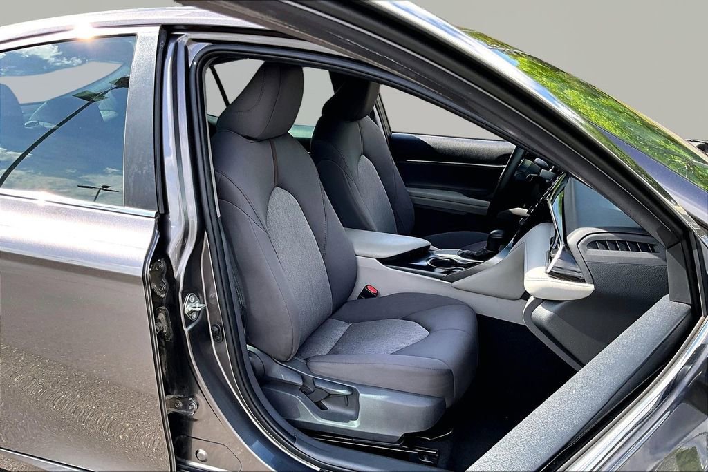 Used 2020 Toyota Camry LE FWD image 21