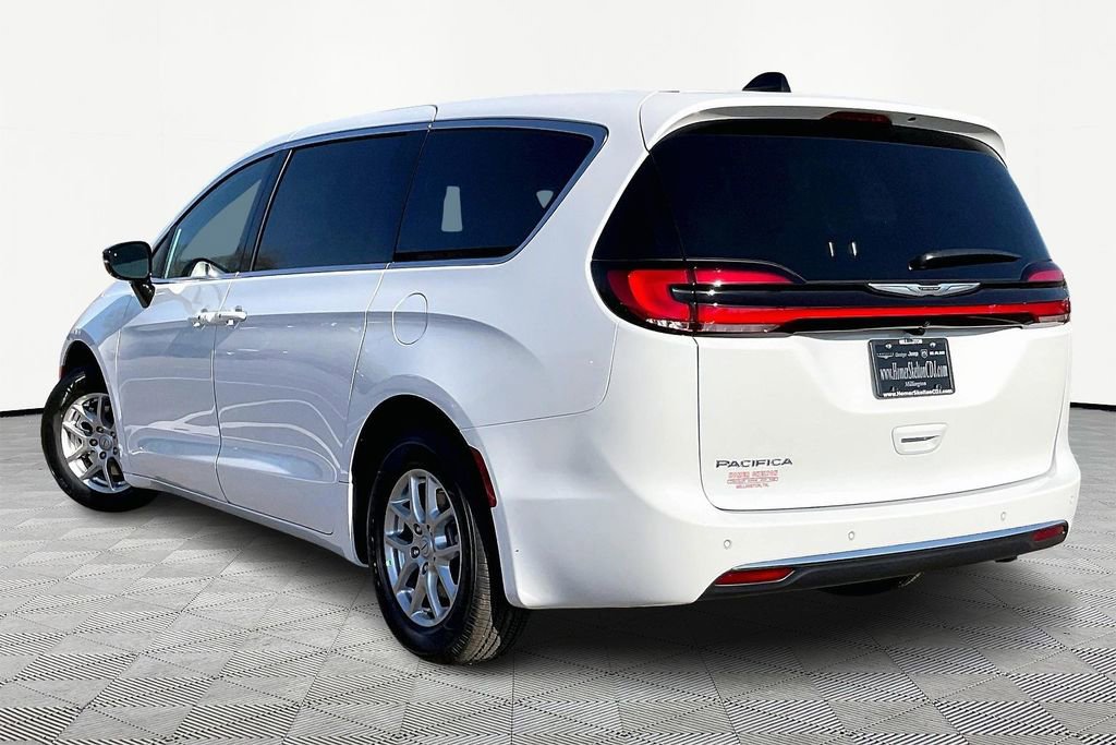 New 2026 Chrysler Pacifica Select FWD image 3