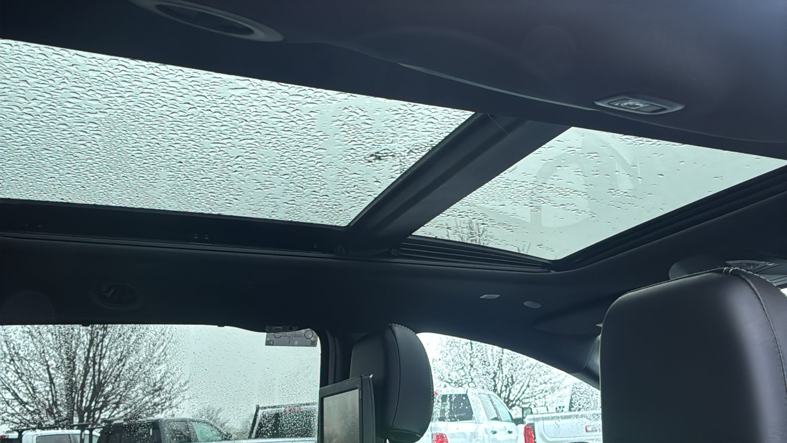 New 2026 Chrysler Pacifica Limited w/ Uconnect Theater Family Group image 16