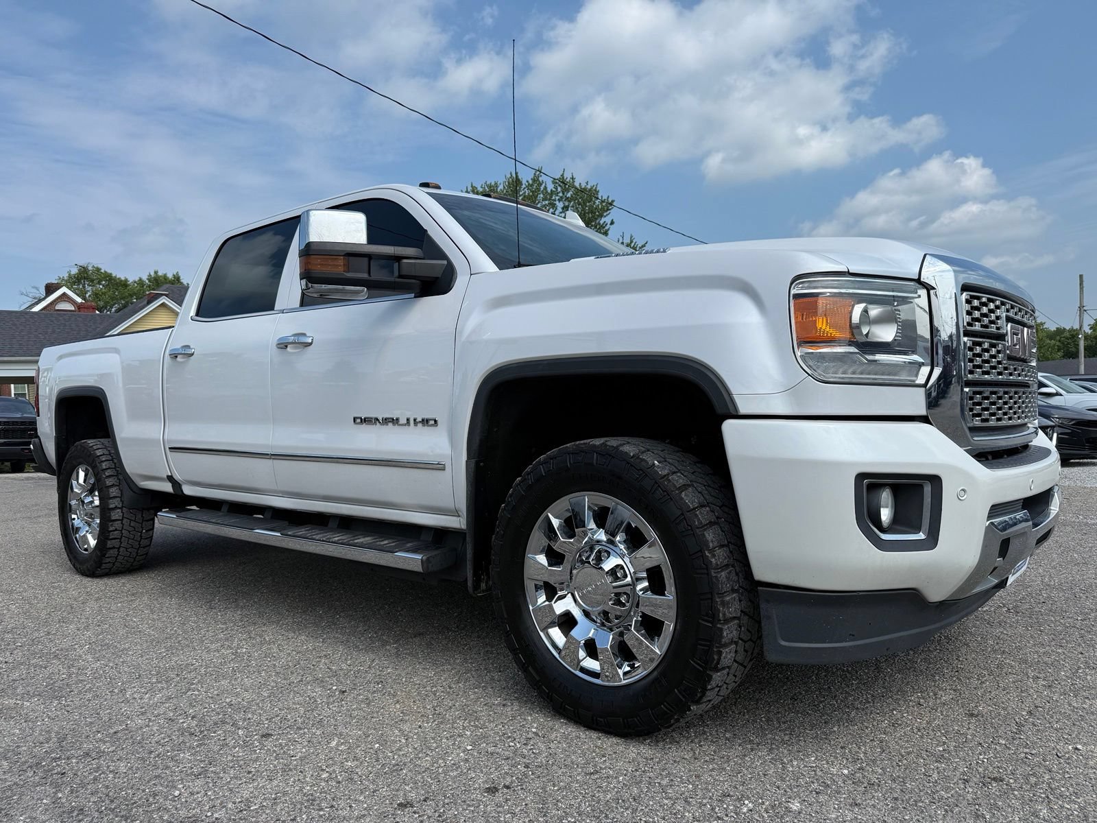 Used 2019 GMC Sierra 2500 Denali w/ Duramax Plus Package AWD/4WD image 10