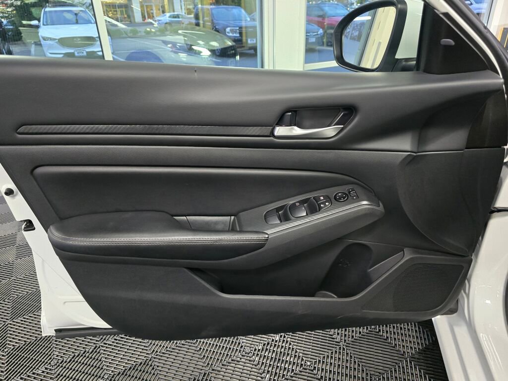 Used 2024 Nissan Altima 2.5 SV w/ SV Premium Package image 21