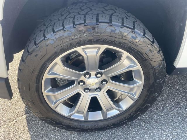 Used 2018 Chevrolet Silverado 1500 High Country image 11