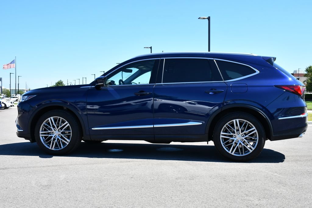 Used 2023 Acura MDX SH-AWD w/ Advance Package image 3