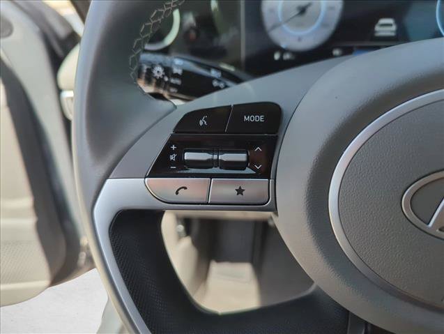 Used 2025 Hyundai Elantra SEL FWD image 17
