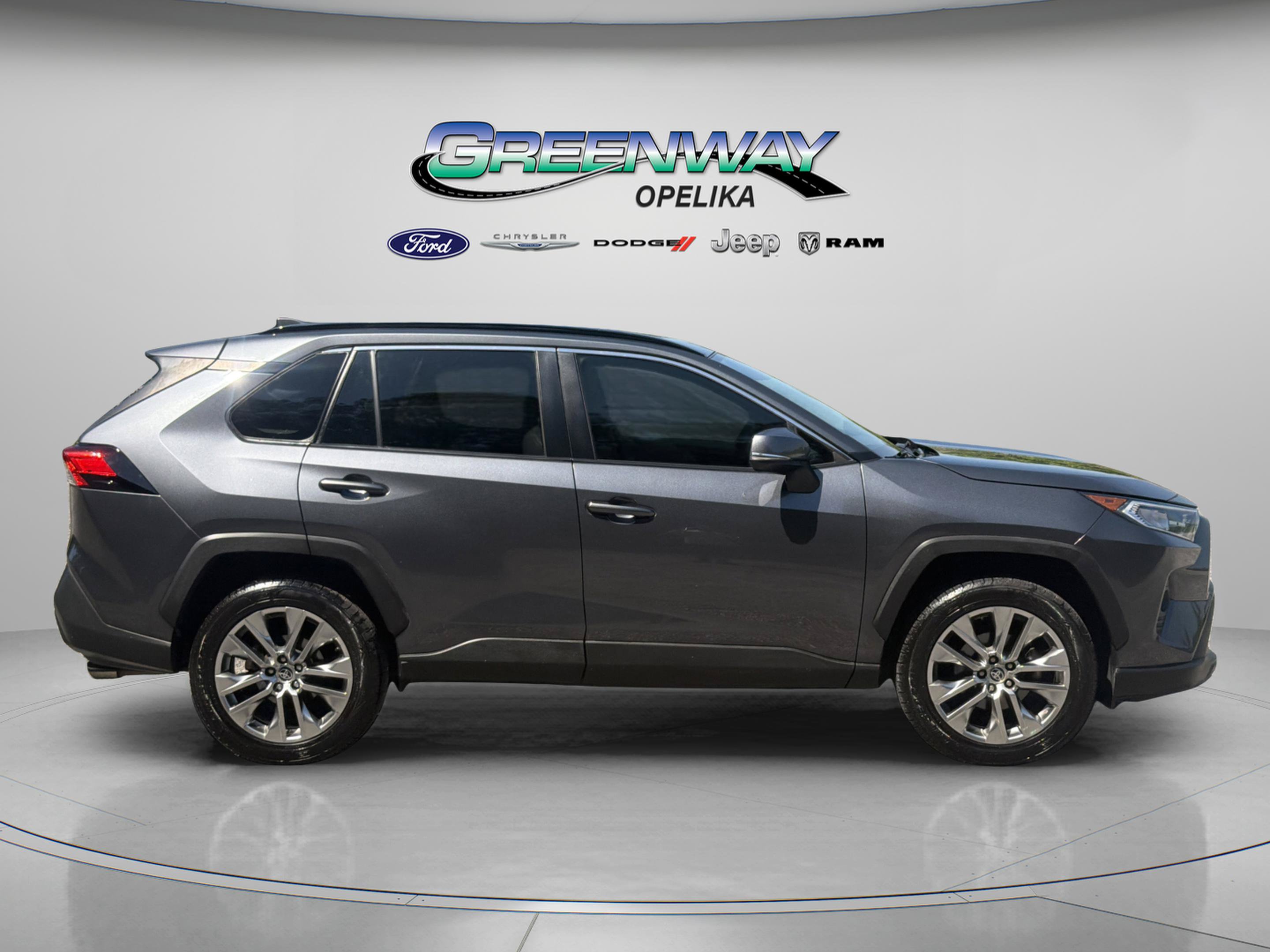 Used 2019 Toyota RAV4 XLE Premium FWD image 8