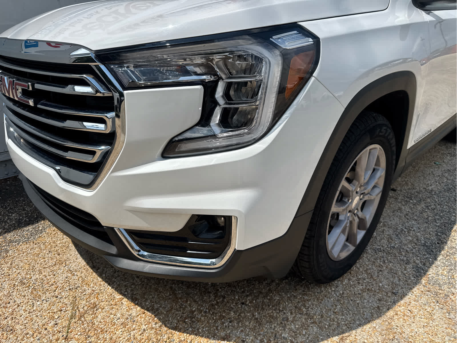 Used 2024 GMC Terrain SLT AWD/4WD image 10