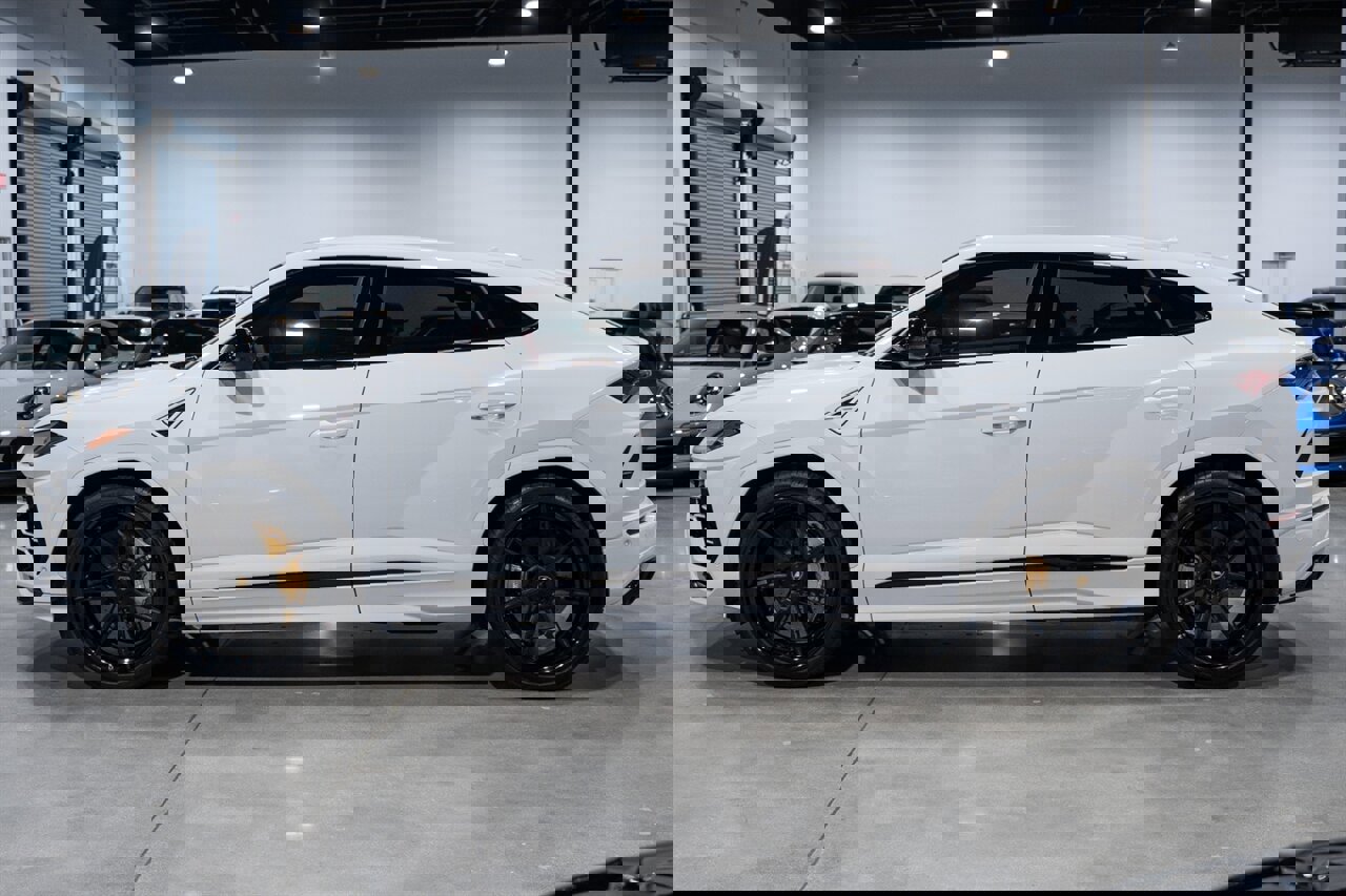 Used 2019 Lamborghini Urus image 3