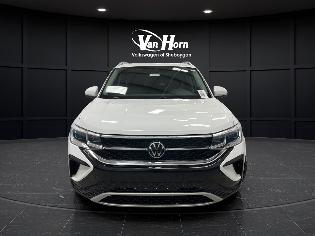 Used 2024 Volkswagen Taos SEL AWD/4WD image 2