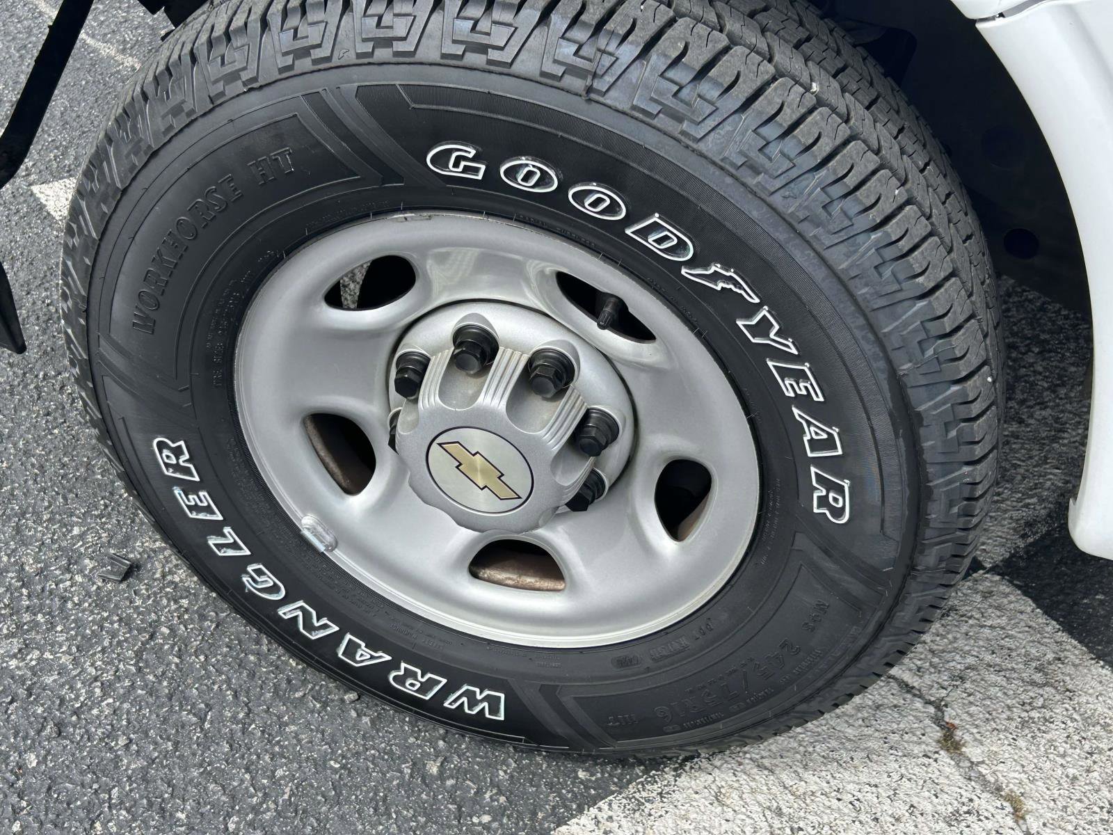 Used 2022 Chevrolet Express 2500 w/ Driver Convenience Package image 9