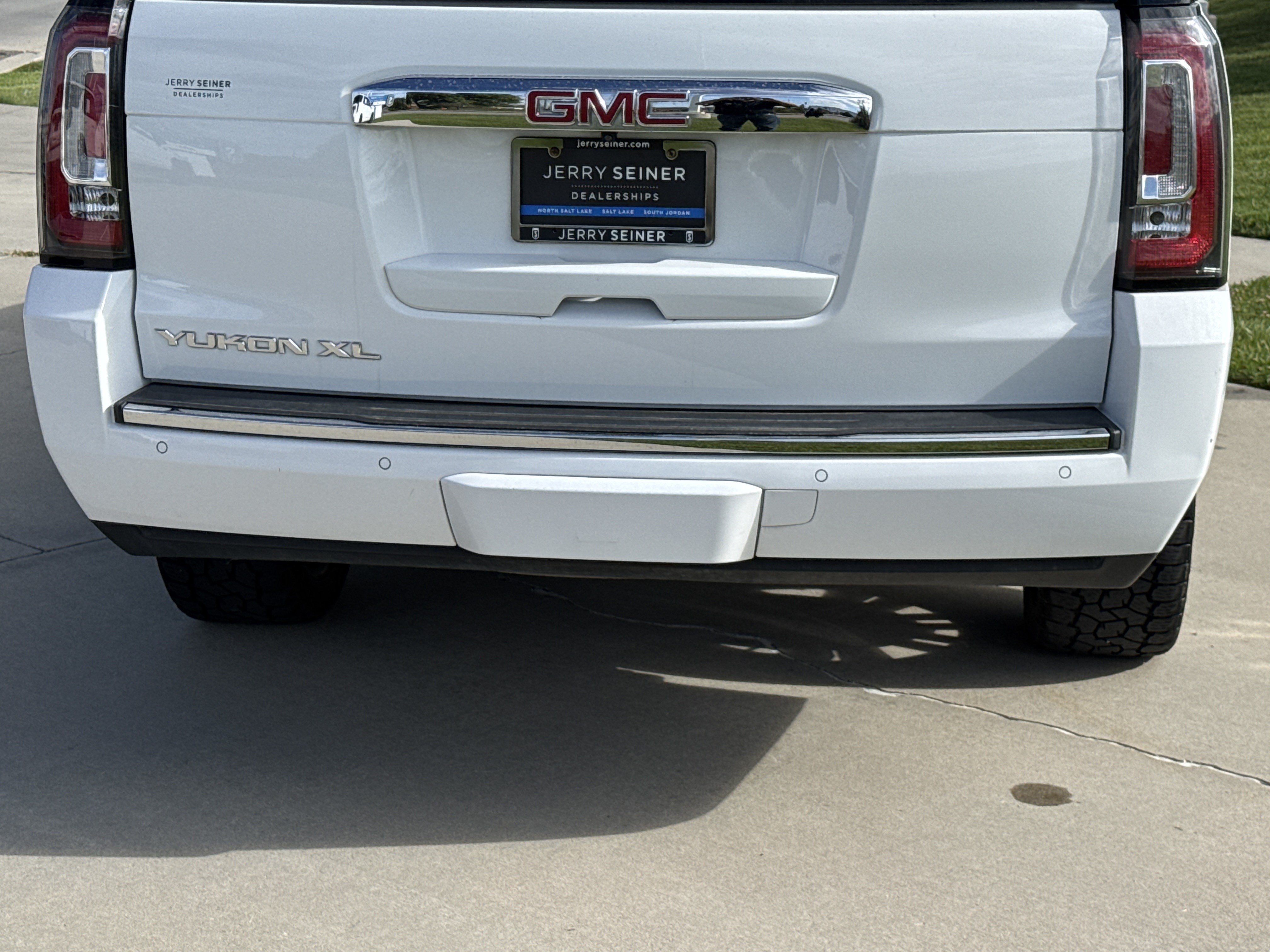 Used 2020 GMC Yukon XL Denali w/ Open Road Package AWD/4WD image 12