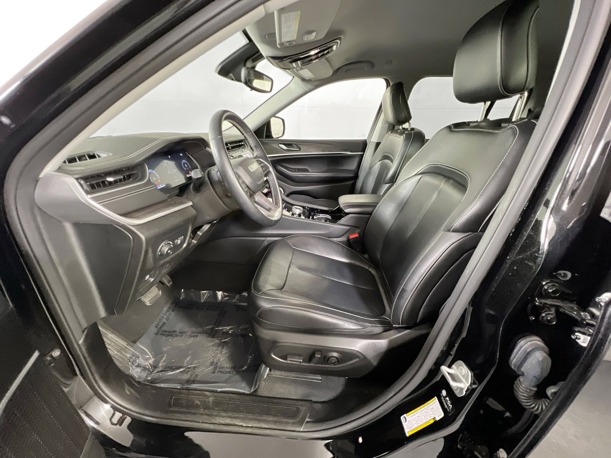 Used 2022 Jeep Grand Cherokee Limited image 20