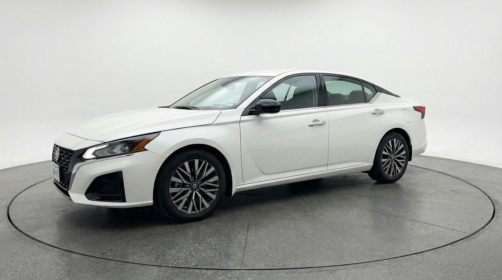 Used 2025 Nissan Altima 2.5 SV image 3