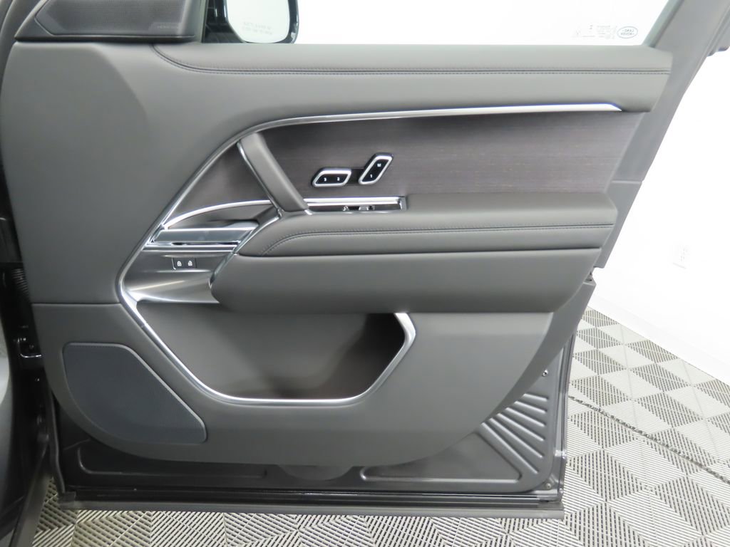 New 2025 Land Rover Range Rover Long Wheelbase SE image 25