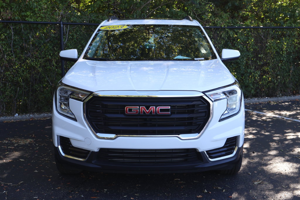 Certified 2023 GMC Terrain SLE w/ Driver Convenience Package FWD image 2
