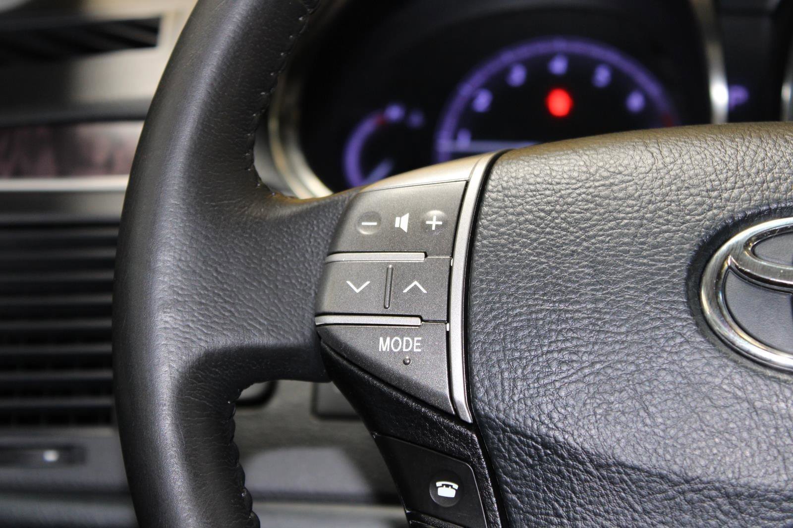 Used 2011 Toyota Avalon FWD image 25
