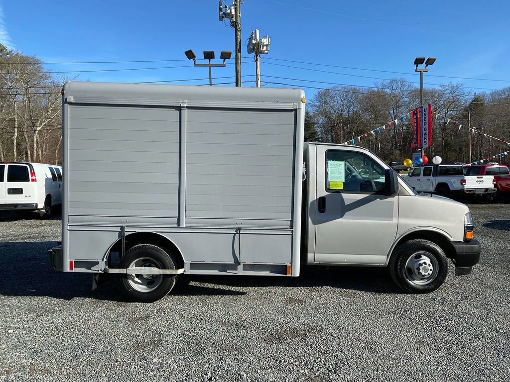 Used 2017 Chevrolet Express 3500 Work Van image 4