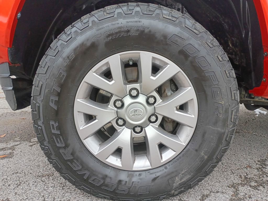 Used 2016 Toyota Tacoma SR5 w/ SR5 Appearance Package (SN) image 9