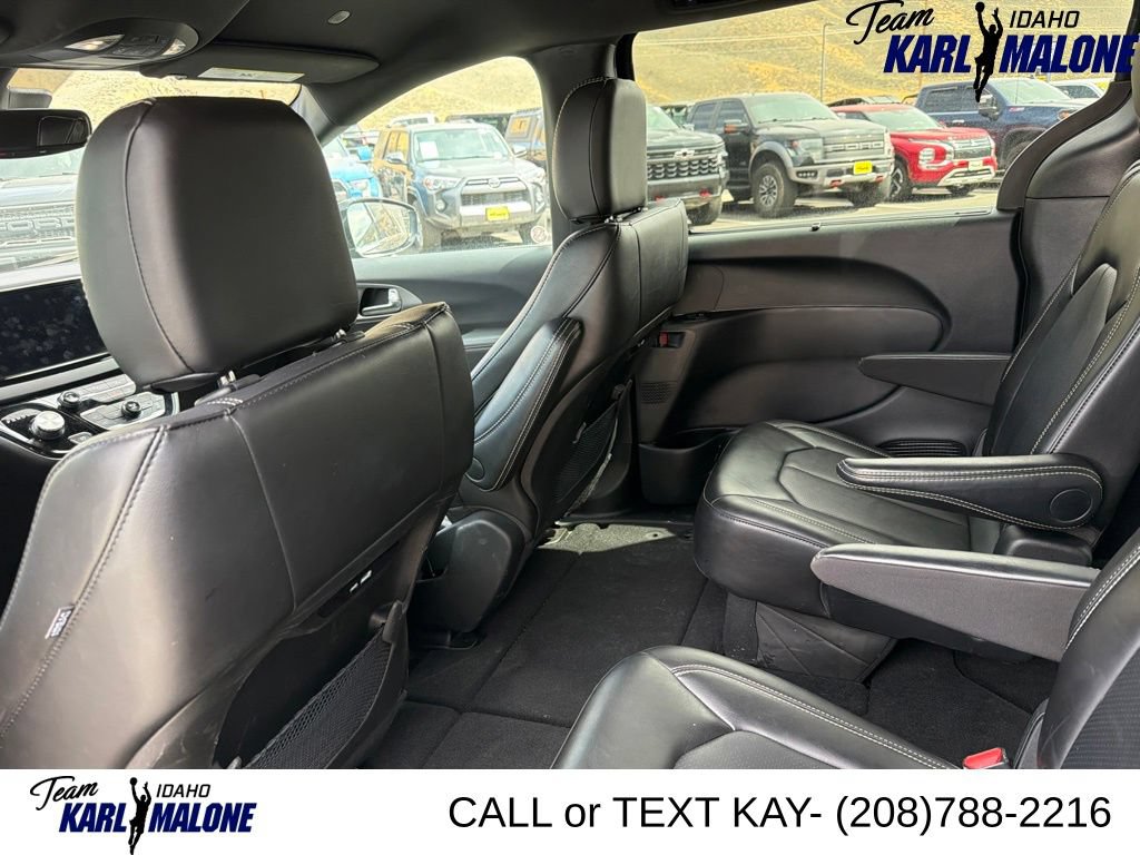 Used 2025 Chrysler Pacifica Select FWD image 17