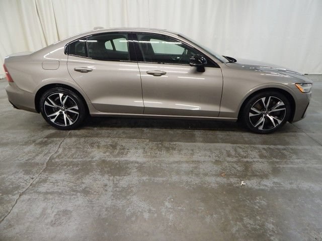 Used 2019 Volvo S60 T6 R-Design AWD/4WD image 7
