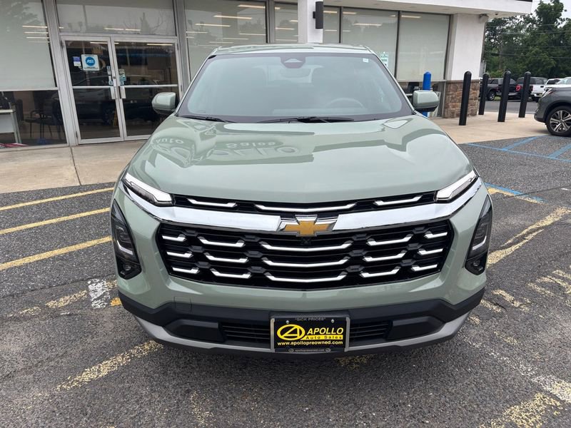 Used 2025 Chevrolet Equinox LT w/ Safety and Technology Package image 2