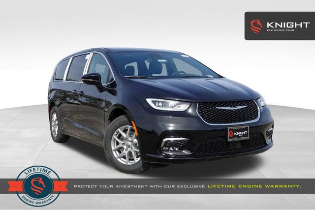 New 2025 Chrysler Pacifica Select w/ Uconnect Theater Family Group