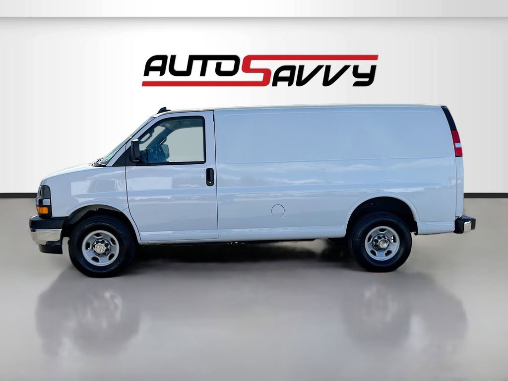 Used 2024 Chevrolet Express 2500 w/ Driver Convenience Package RWD image 4