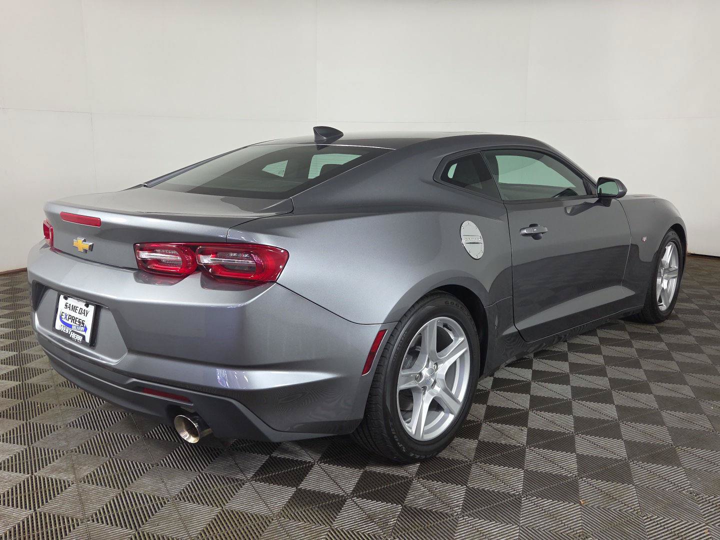 Used 2022 Chevrolet Camaro LT RWD image 6