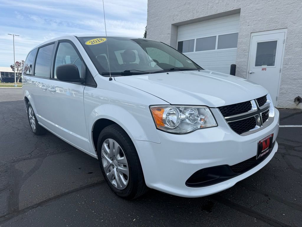 Used 2018 Dodge Grand Caravan SE w/ UConnect Hands-Free Group image 1