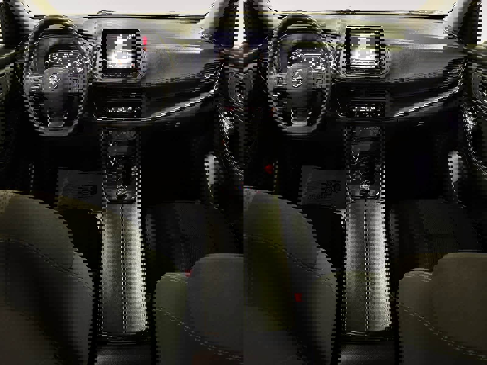 Used 2025 Nissan Rogue SV image 13