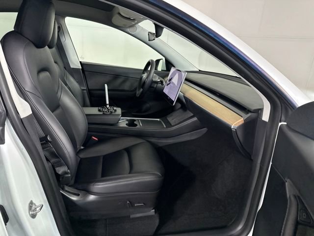 Used 2021 Tesla Model Y Long Range image 27