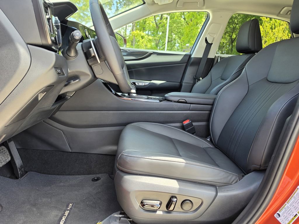 Used 2024 Lexus NX 250 FWD w/ Towing Package (2000 Lbs) image 12