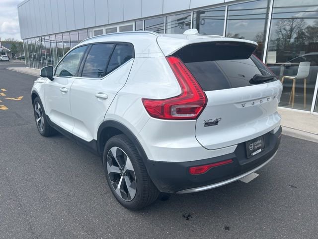 Certified 2025 Volvo XC40 B5 Plus AWD/4WD image 3