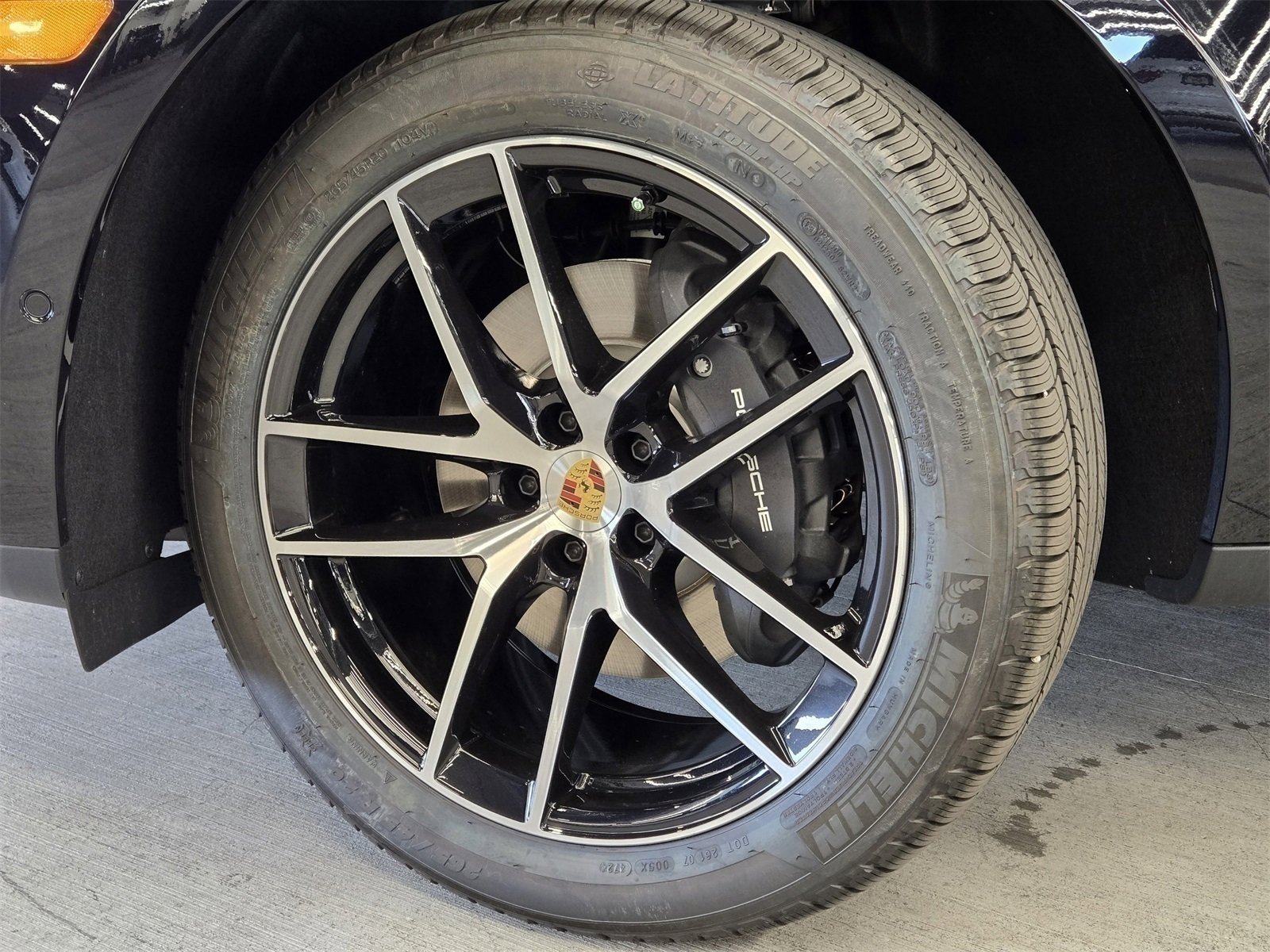 Certified 2025 Porsche Macan image 10