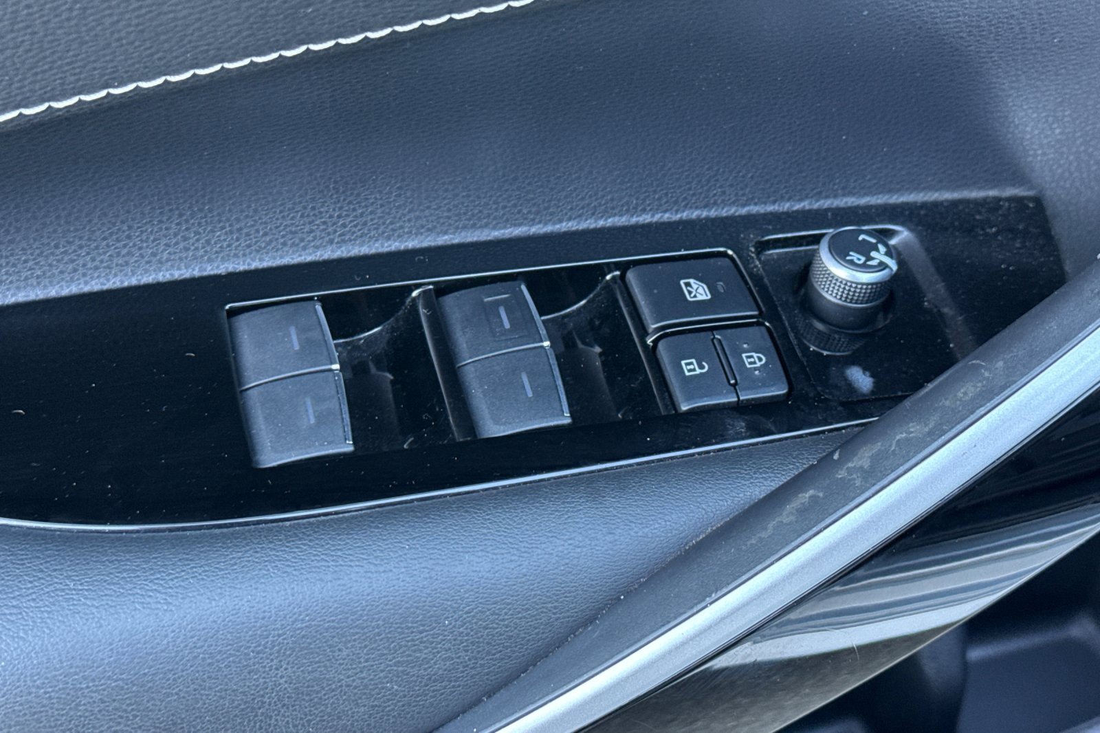 Used 2020 Toyota Corolla XSE image 17