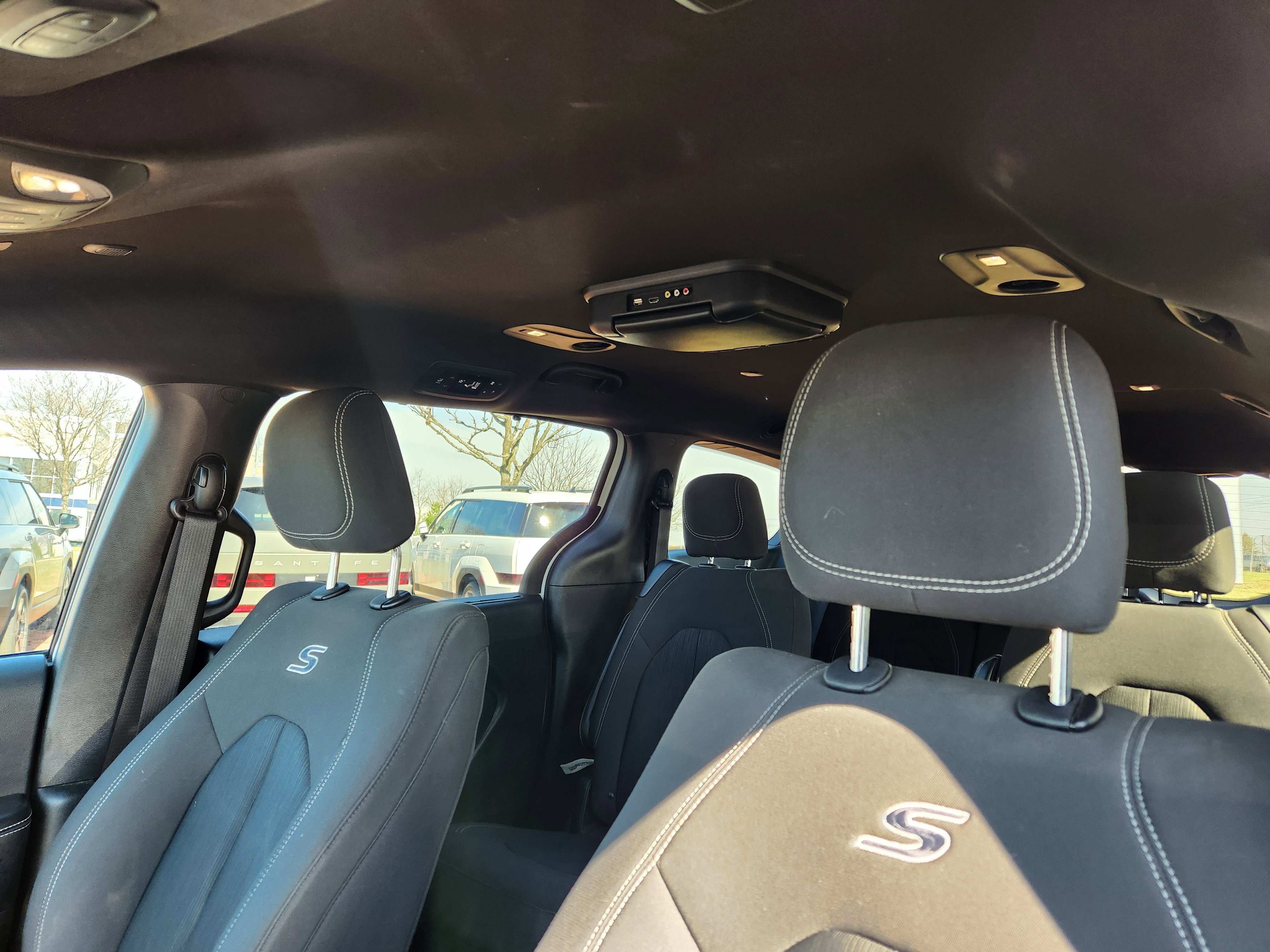 Used 2019 Chrysler Pacifica Touring Plus w/ S Appearance Package image 12